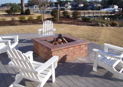 outdoor fire pit with brick surround